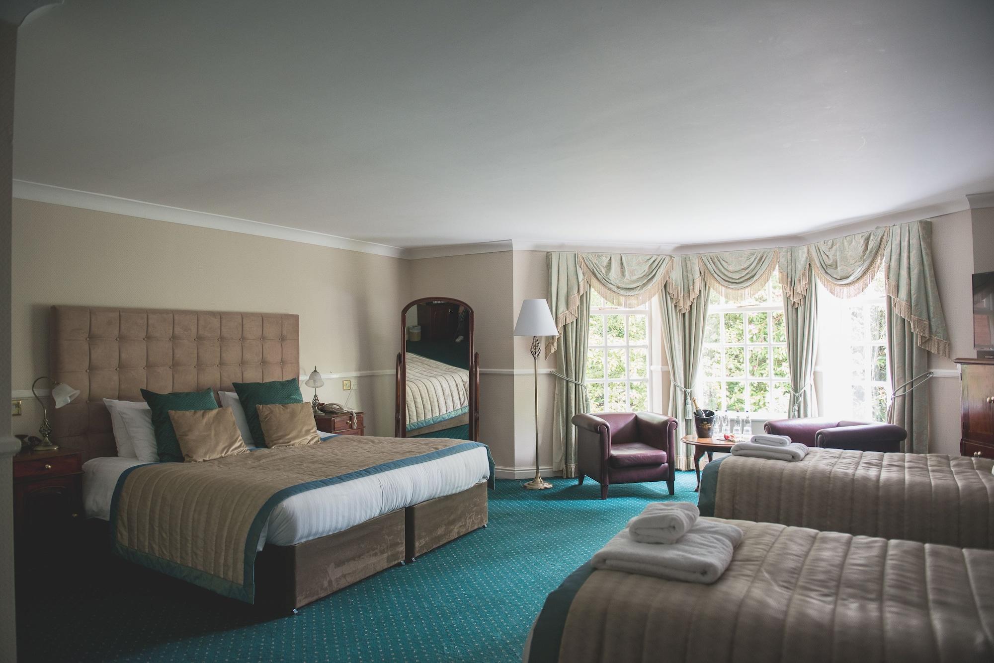 Mere Court Hotel 너츠포드 외부 사진