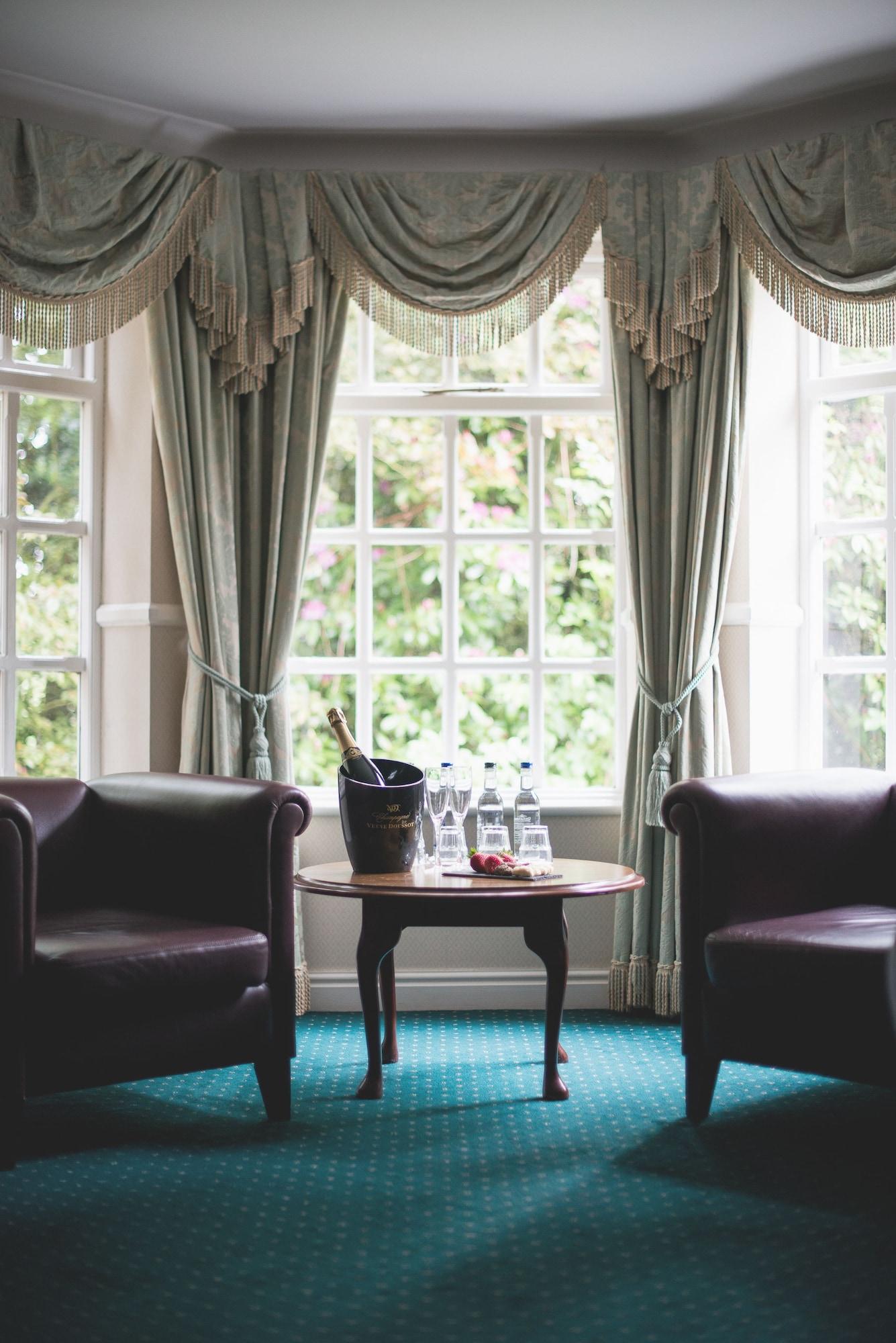 Mere Court Hotel 너츠포드 외부 사진