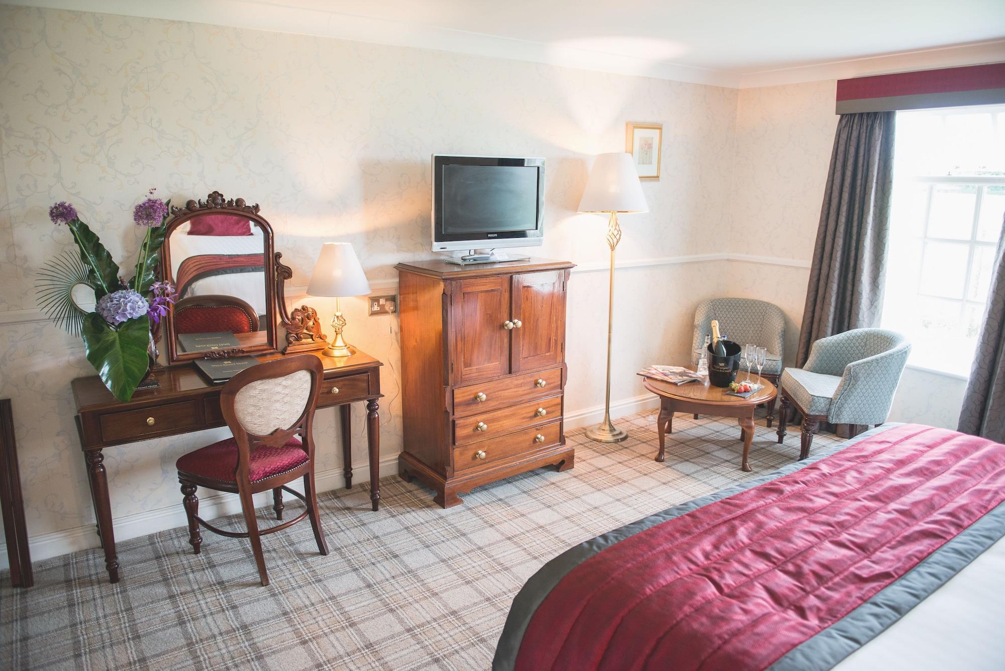 Mere Court Hotel 너츠포드 외부 사진