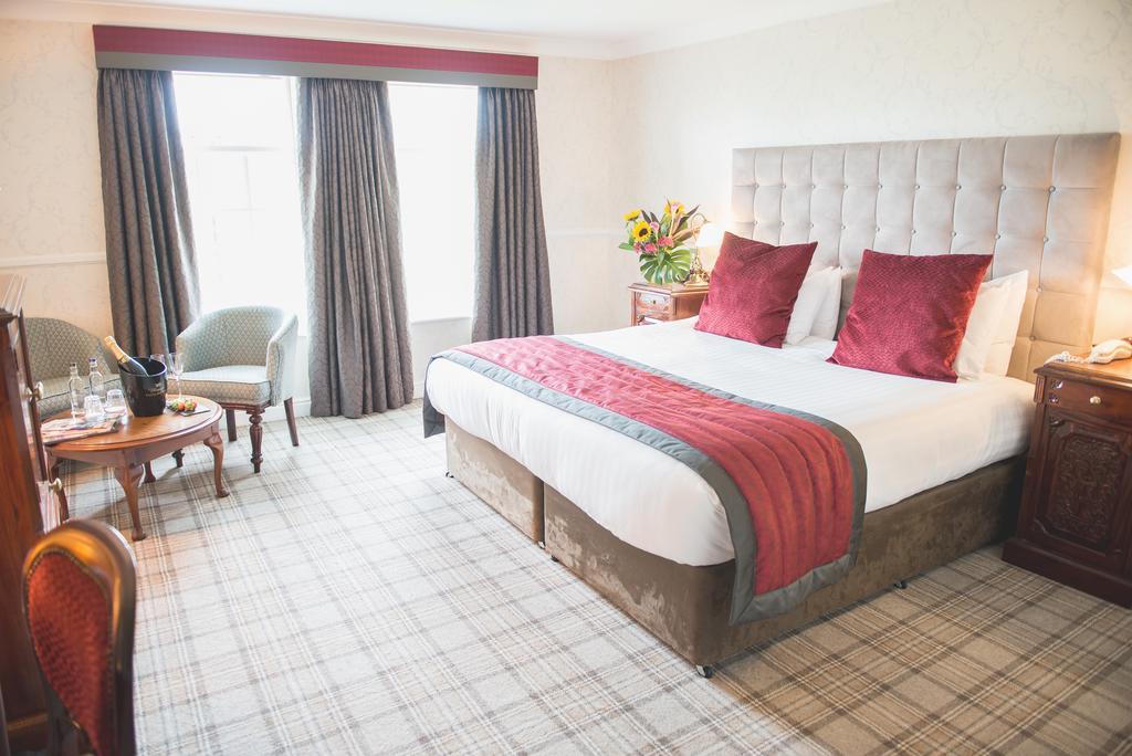 Mere Court Hotel 너츠포드 외부 사진