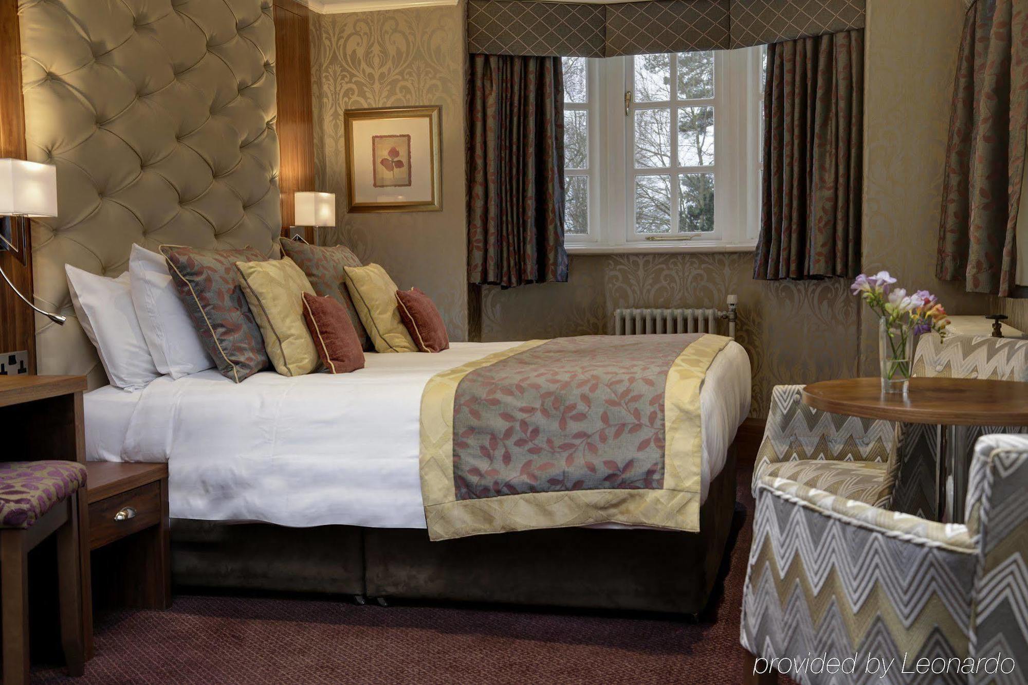 Mere Court Hotel 너츠포드 외부 사진